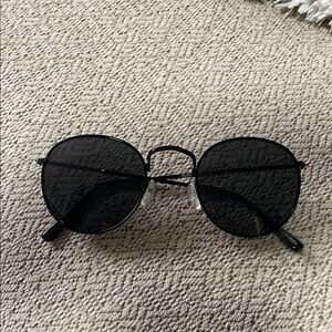 Round Black Sunglasses